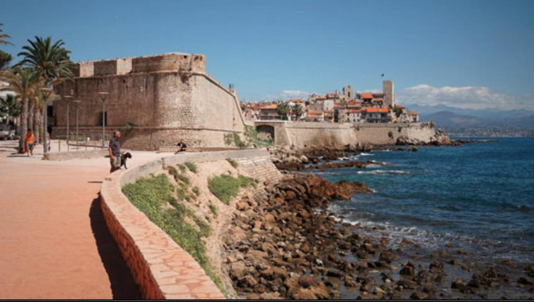 Vue Mer Et Remparts. Entre Vieille Ville Et Plages Antibes Exteriör bild